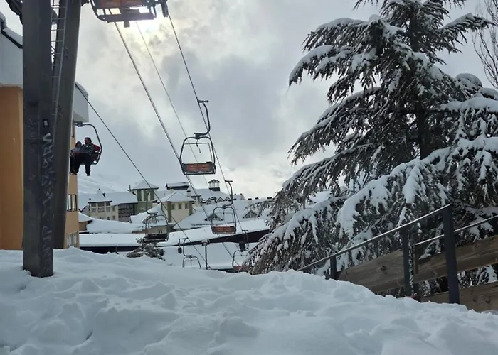 Edificio Serraneu. Sierra Nevada. Granada * Sierra Nevada