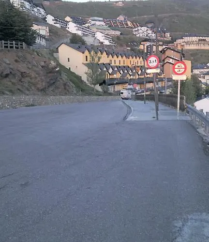 Edificio Serraneu. Sierra Nevada. Granada Sierra Nevada